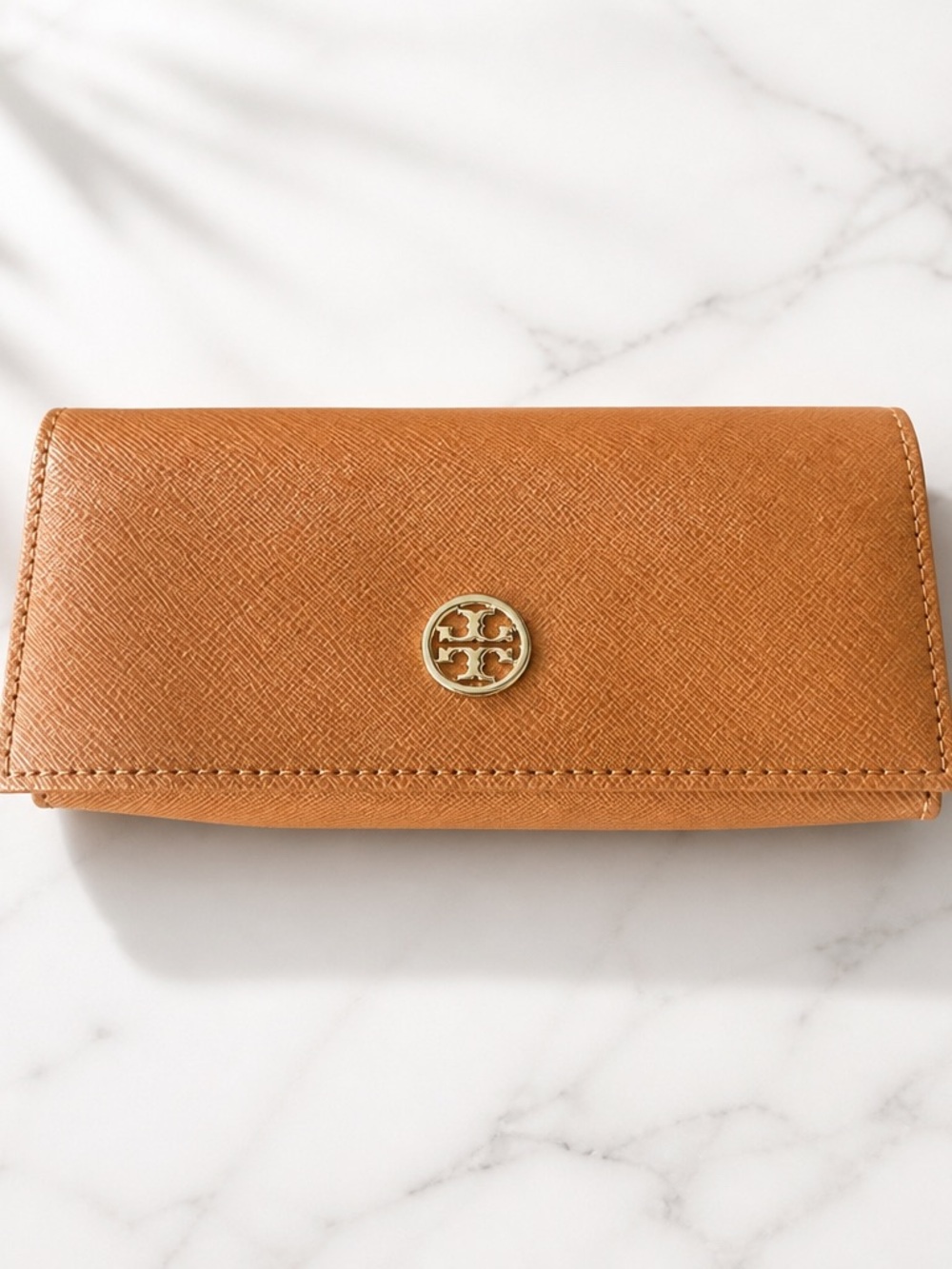 Tory Burch Leather Continental Glasses case in Cognac Brown with Gold Logo